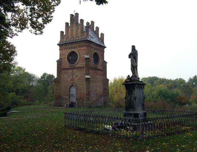  Dzwonnica przy Bazylice Narodzenia NMP, Ciechanów