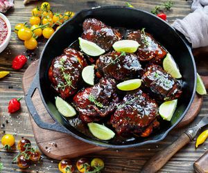 Pikantne udka kurczaka w glazurze miodowo-czosnkowej