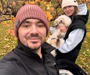 Co za przemiana! Daniel Martyniuk z żoną i dzieckiem na spacerze