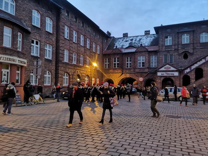 Barbórka na Nikiszowcu. Górnicza orkiestra w tym roku znów obudziła mieszkańców