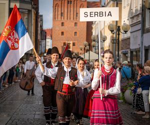 Dni Folkloru w Olsztynie 2025. Ulicami Starego Miasta przeszedł barwny korowód