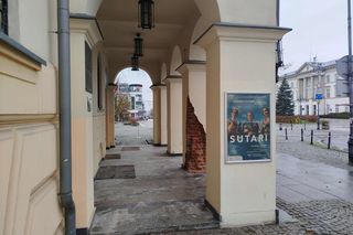 [AKTUALIZACJA] Samochód wjechał w budynek radomskiej Łaźni