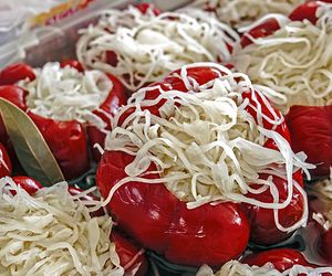 Kiszona papryka nadziewana kapustą: łatwy przepis