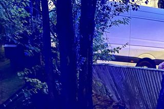 Bus przygniótł pieszego. 86-letni kierowca chciał zaparkować pojazd