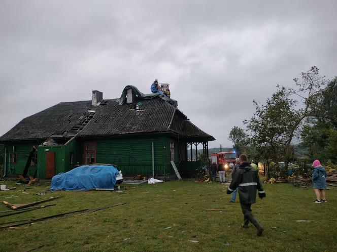 Trąba powietrzna w Łódzkiem. Zniszczenia w gminie Poświętne