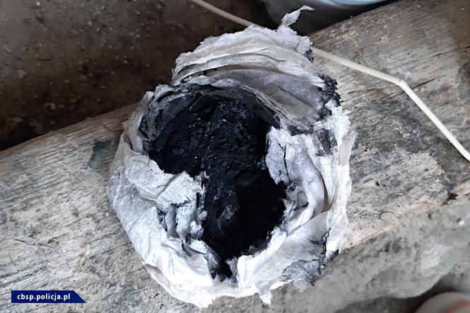 Funkcjonariusze przejęli dziesiątki kilogramów materiałów wybuchowych