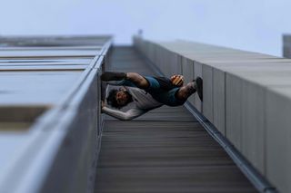 Mężczyzna wspiął się na najwyższy budynek w UE