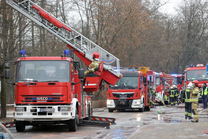 Pożar szpitala w Lublinie! Kilkanaście zastępów straży pożarnej walczy z żywiołem [WIDEO]