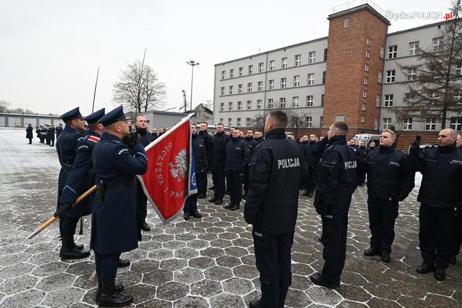 Śląskie: 156 nowych policjantów złożyło ślubowanie w Katowicach