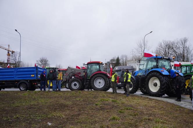 Protest rolników z 20 lutego. Blokada drogi obok Białegostoku