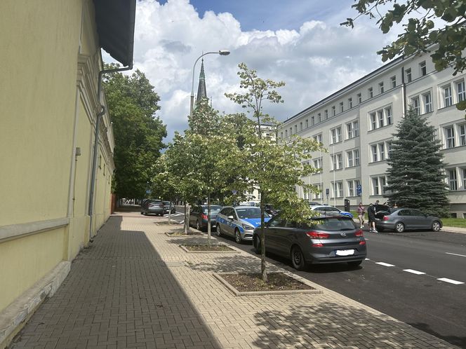 Zmiany na Kopernika. Kierowcy parkują na jezdni