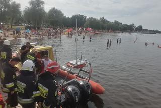 Turawa: Mężczyzna nagle zniknął pod wodą! ŁAŃCUCH ŻYCIA na plaży