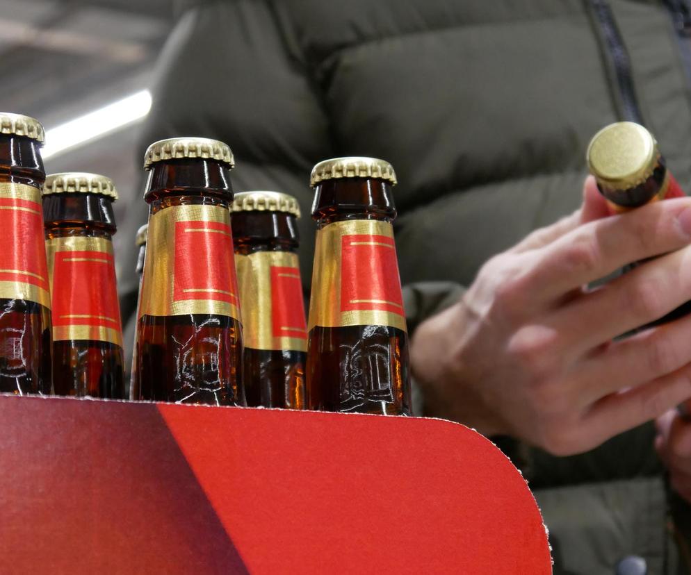 Polacy wydają 3 razy więcej na alkohol niż na mleko. Płacimy za to wszyscy