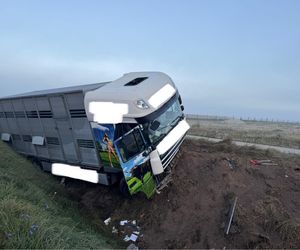 Poważny wypadek na DK 16 pod Olsztynem. Nie żyje kierowca auta osobowego