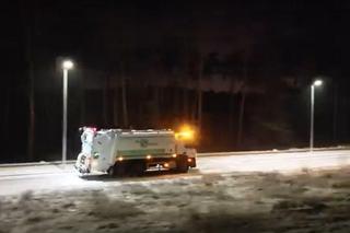 Święty Mikołaj jeździ śmieciarką na stopa. Takie rzeczy tylko w Bydgoszczy