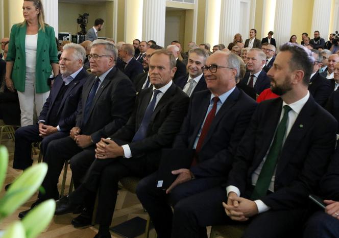  Kwaśniewski i Komorowski zwołali konferencję z liderami opozycji 