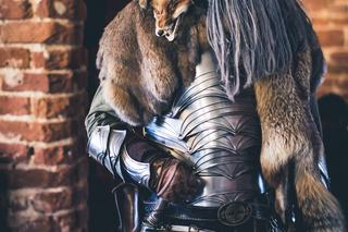 Wiedźmini i szlachta na zamku w Korzkiew. Zobacz zdjęcia z larpa Cech Obrońców: Sześć Tajemnic!