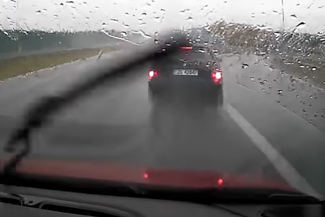 Gwałtowne hamowanie BMW na autostradzie A1