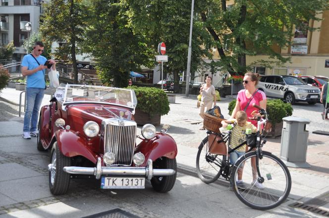 Rzemieślniczy Bazar w Kielcach. Były stoiska handlowe oraz atrakcje