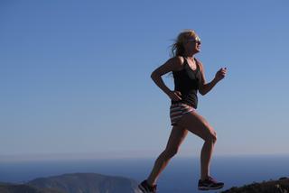 Olejnik wyłania się z piany