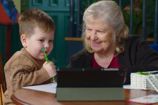 Barwy szczęścia odc. 2876. Amelia (Stanisława Celińska), Tadzio (Józio Trojanowski)