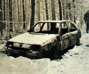 Producent palet i jego żona 18 lat temu spłonęli w aucie na leśnej drodze