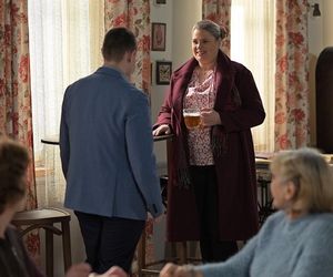 Pierwsza miłość, odcinek 4029: Kazanowa (Elżbieta Romanowska), Andrzejek (Eryk Skonieczny)