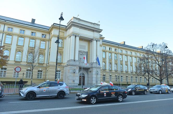 Protest taksówkarzy pod KPRM