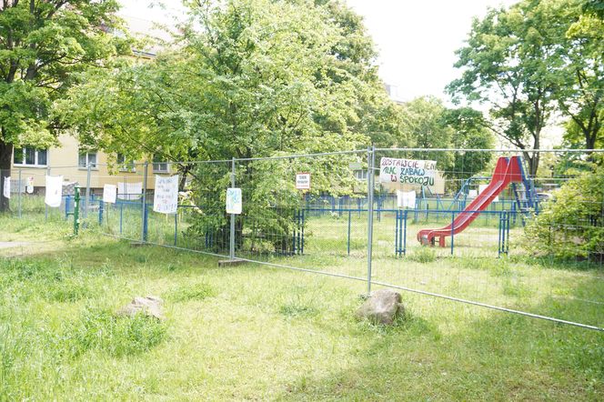 Ogrodzony plac zabaw na Winogradach