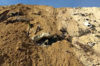 śmieci na terenie wyrobiska w Olszewicach