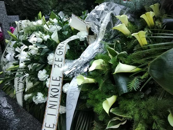 Tragedia w Salisbury. Zamordowane kobiety pochowane w Tarnowie. Grobu nie widać spod kwiatów