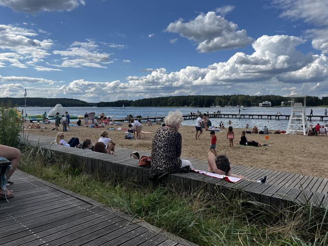 Wakacyjny patrol Eska Summer City na olsztyńskiej Plaży Miejskiej