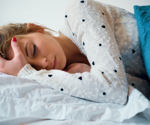 Brain zaps, czyli kiedy odstawisz leki przeciwdepresyjne. Jakie są objawy burzy w mózgu?