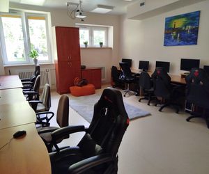 Przez lata ŚDS w Siedlcach działał w dwóch lokalizacjach, teraz już oficjalnie funkcjonuje w jednym miejscu, w budynkach dostosowanych do potrzeb osób z niepełnosprawnościami. 