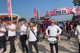 Wystartował słynny Rajd Koguta! Na trasie kilka tysięcy zabytkowych aut 