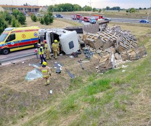 Wypadek w Elizówce. Kierowca był zakleszczony w pojeździe