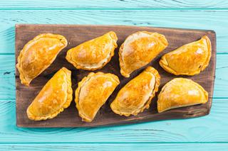 Empanadas z kurczakiem: pieczone pierogi łatwiejsze niż myślisz