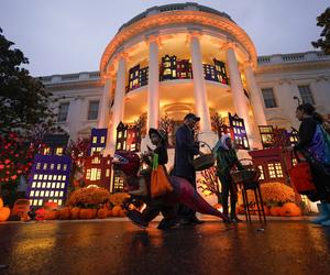 Pierwsza dama przebrała się na Halloween! Miała skrzydła i perukę. Jak wyglądała?