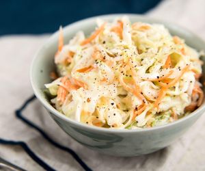 To najlepszy sos do surówki z kapusty pekińskiej. Zrobisz go w 3 minuty 