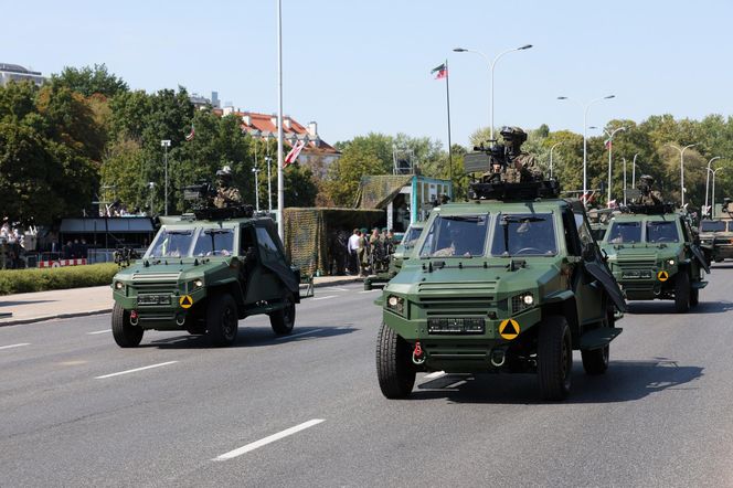 Defilada wojskowa 15 sierpnia w Warszawie