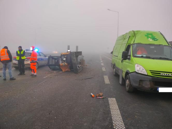 Kolizja za kolizją na S5 koło Leszna. Na wysokości Lipna w gęstej mgle wpadają na siebie samochody