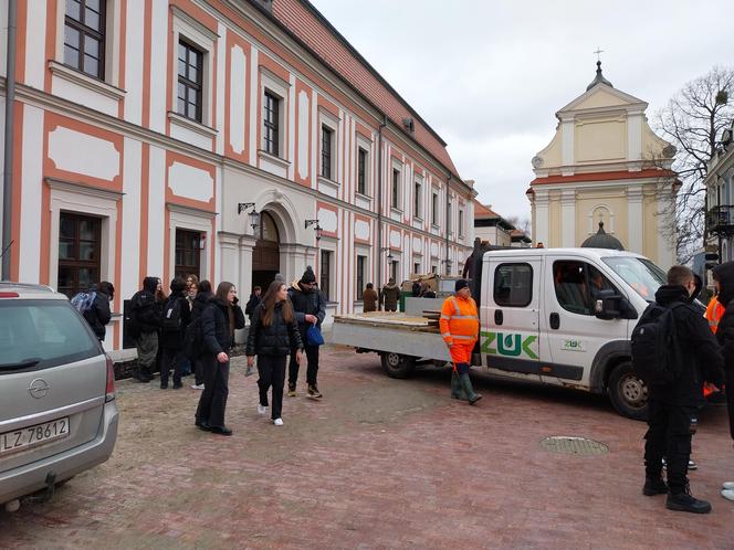 Przeprowadzka I Liceum Ogólnokształcącego im. Jana Zamoyskiego w Zamościu