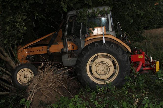 Ostrusza. Traktor przejechał po mężczyźnie! Po rannego lądował śmigłowiec