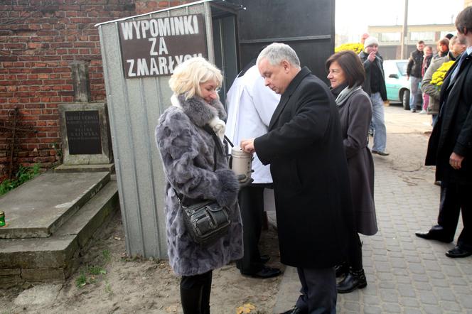 Lech Kaczyński z bratem i żoną