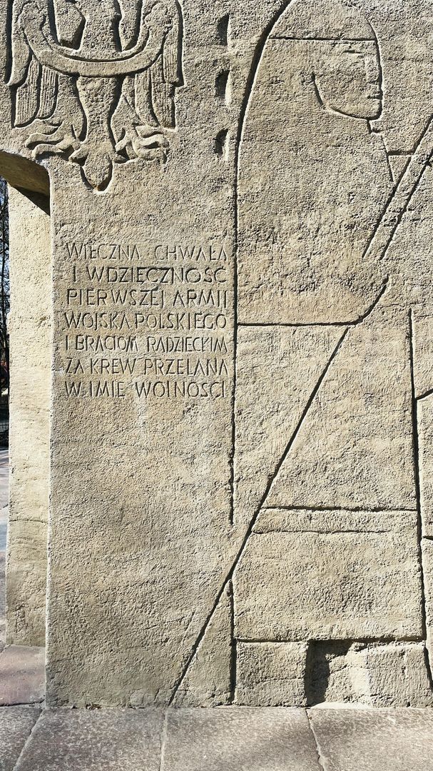 Kołobrzeg - Pomnik zaślubin z morzem