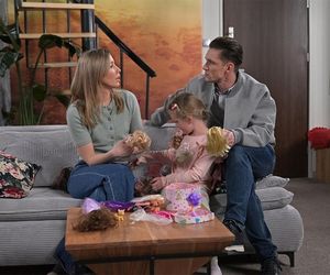 Pierwsza miłość, odcinek 4025: Kalina (Magdalena Wieczorek), Oskar (Filip Gurłacz), Marlenka (Amelia i Emilia Baranowskie)