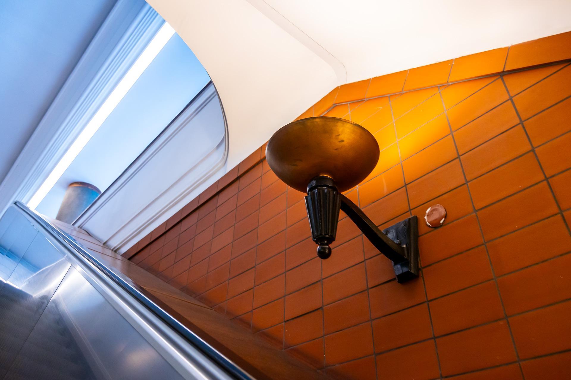 Ruchome schody Trasy W-Z i radziecka tablica sterująca - zobacz zdjęcia wyjątkowego miejsca