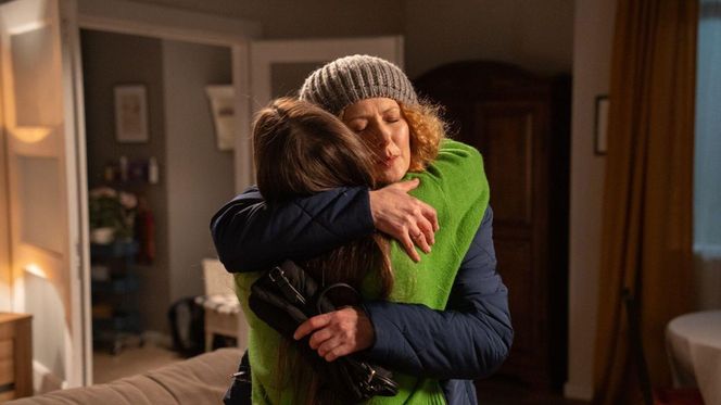 Barwy szczęścia odc. 3221. Agata (Natalia Zambrzycka), Halina Kałuża (Marta Zięba)