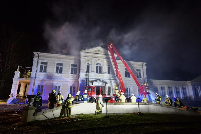 Pożar kamienicy w Sopocie. Wiatr przeszkadzał strażakom 