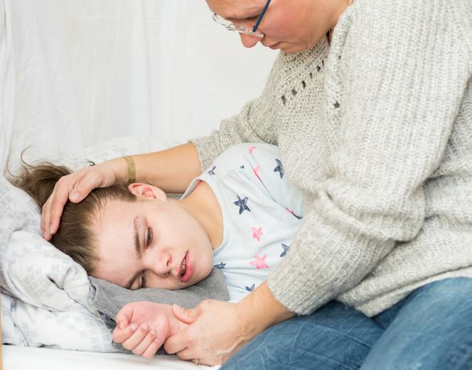 U dzieci drgawki najczęściej są wynikiem gorączki.
